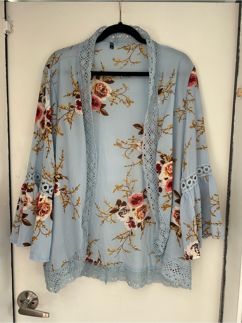 Beautiful Kimono Lace Insets Floral Print